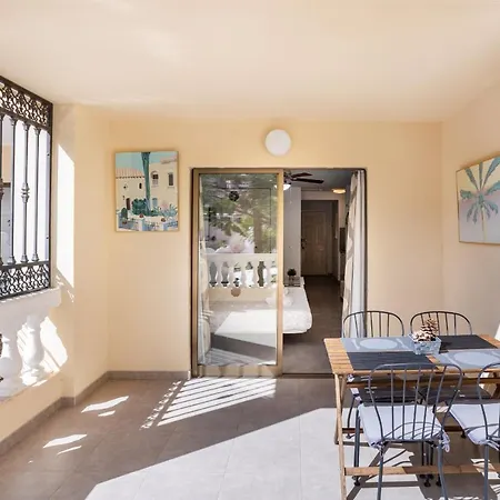 דירה Castle Harbour Samuel's Flat